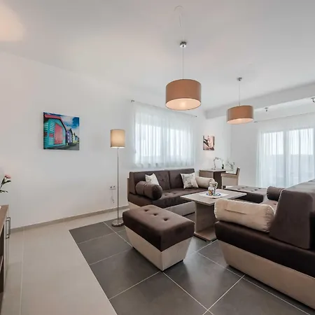 Vila Luxury Escape With Swimming Pool & Modern Design - Four Bedroom With Private Pool 1 *