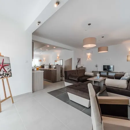 Luxury Escape With Swimming Pool & Modern Design - Four Bedroom With Private Pool 1 * Debeljak