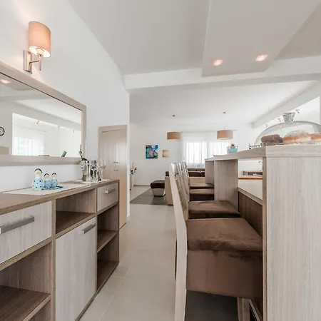 Luxury Escape With Swimming Pool & Modern Design - Four Bedroom With Private Pool 1 * Debeljak