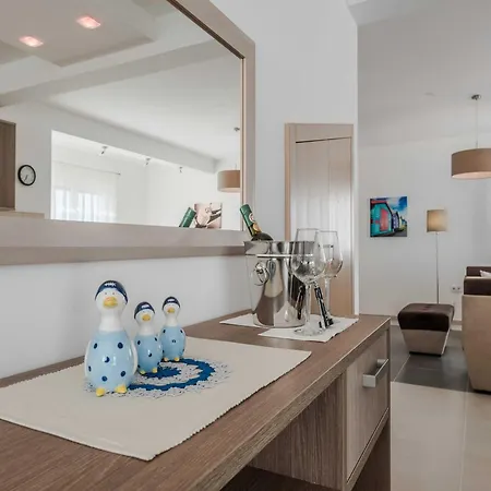 Vila Luxury Escape With Swimming Pool & Modern Design - Four Bedroom With Private Pool 1