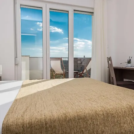 Luxury Escape With Swimming Pool & Modern Design - Four Bedroom With Private Pool 1
