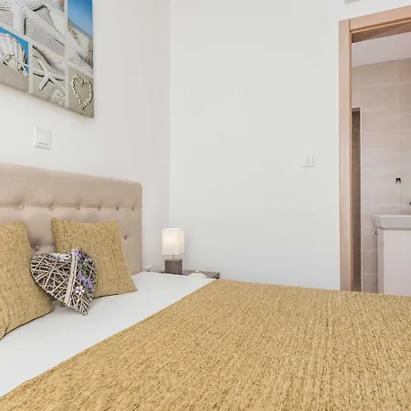 Luxury Escape With Swimming Pool & Modern Design - Four Bedroom With Private Pool 1 * Debeljak