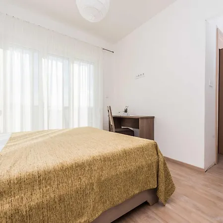 Luxury Escape With Swimming Pool & Modern Design - Four Bedroom With Private Pool 1 Vila *