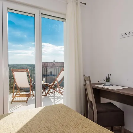Luxury Escape With Swimming Pool & Modern Design - Four Bedroom With Private Pool 1 Vila *