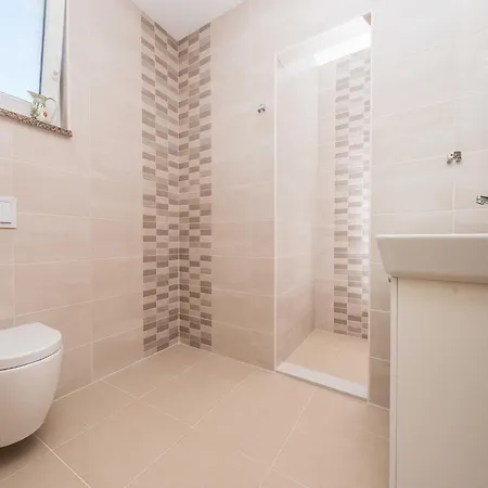 Vila Luxury Escape With Swimming Pool & Modern Design - Four Bedroom With Private Pool 1 *