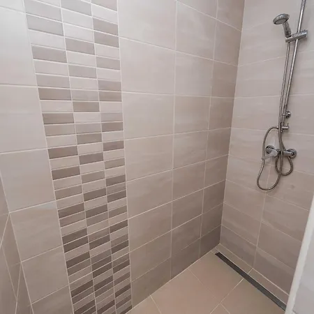 Vila Luxury Escape With Swimming Pool & Modern Design - Four Bedroom With Private Pool 1 Debeljak