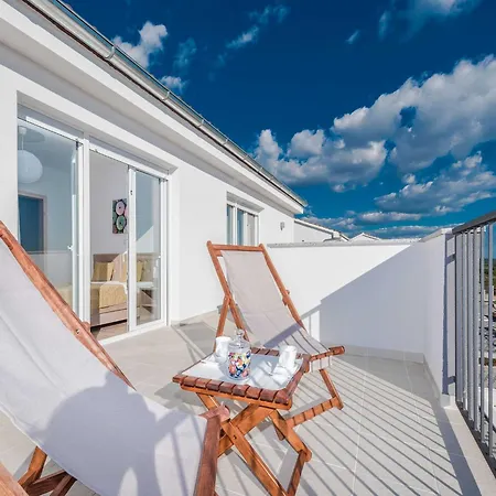 Luxury Escape With Swimming Pool & Modern Design - Four Bedroom With Private Pool 1 * Debeljak