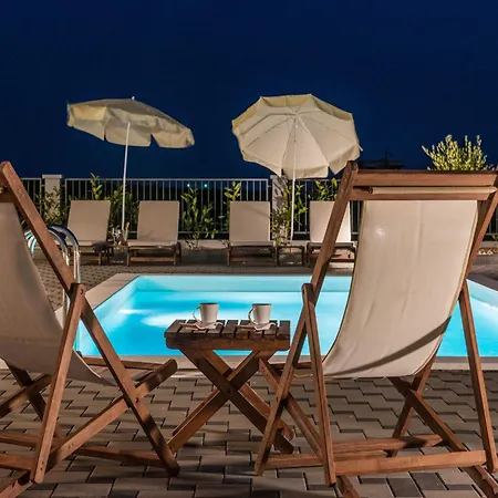 Luxury Escape With Swimming Pool & Modern Design - Four Bedroom With Private Pool 1 Vila