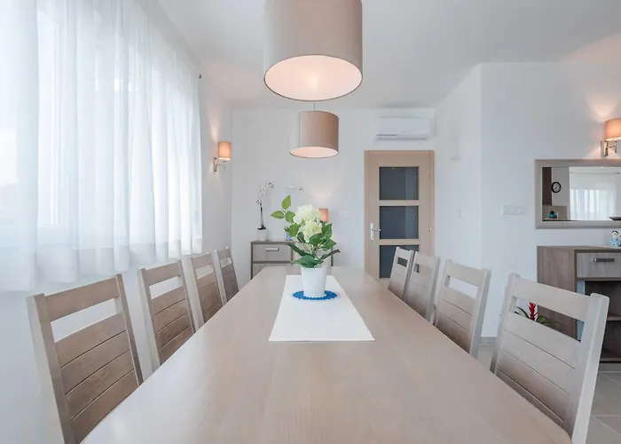 Luxury Escape With Swimming Pool & Modern Design - Four Bedroom With Private Pool 1 וילה *