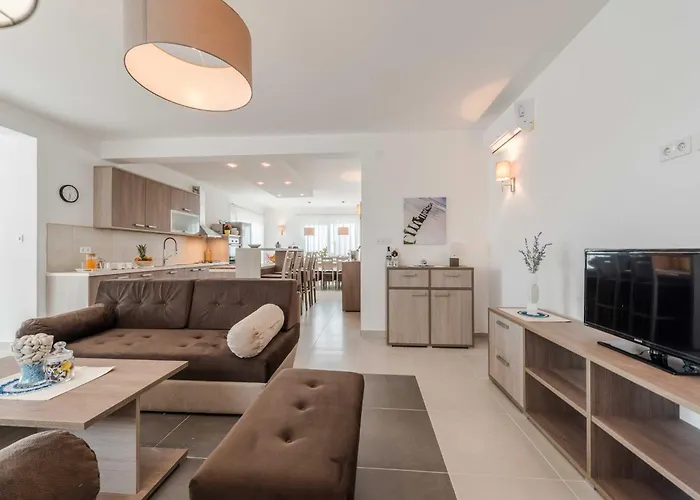 וילה Luxury Escape With Swimming Pool & Modern Design - Four Bedroom With Private Pool 1 Debeljak