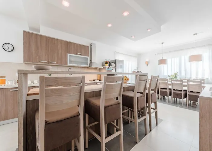 וילה Luxury Escape With Swimming Pool & Modern Design - Four Bedroom With Private Pool 1 *