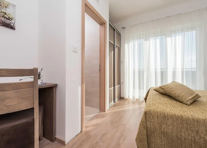Luxury Escape With Swimming Pool & Modern Design - Four Bedroom With Private Pool 1