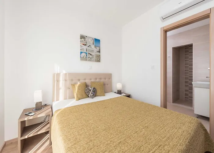 Luxury Escape With Swimming Pool & Modern Design - Four Bedroom With Private Pool 1 * Debeljak