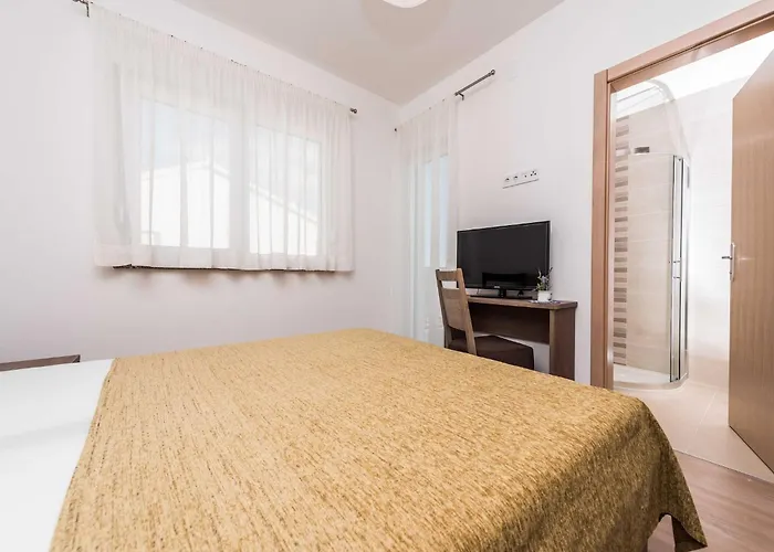Luxury Escape With Swimming Pool & Modern Design - Four Bedroom With Private Pool 1 וילה Debeljak