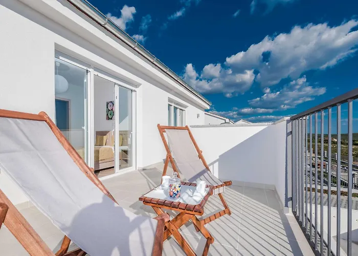 Luxury Escape With Swimming Pool & Modern Design - Four Bedroom With Private Pool 1 * Debeljak