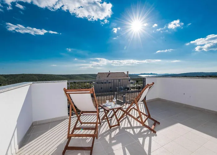 Luxury Escape With Swimming Pool & Modern Design - Four Bedroom With Private Pool 1 וילה *