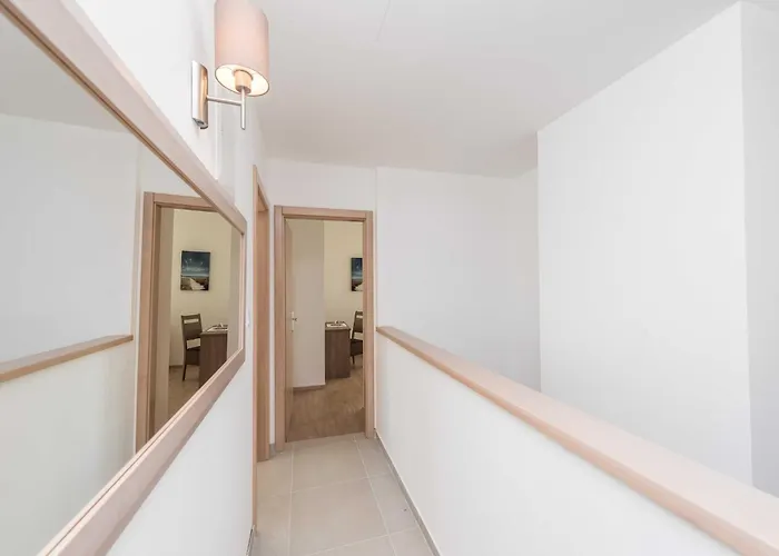 Luxury Escape With Swimming Pool & Modern Design - Four Bedroom With Private Pool 1 וילה Debeljak