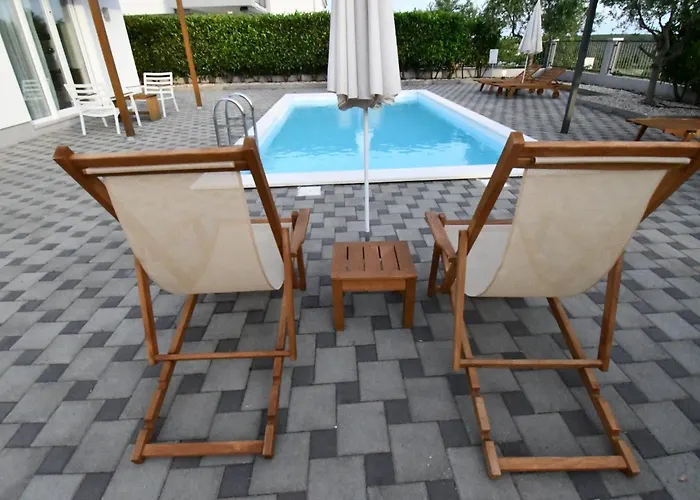 Luxury Escape With Swimming Pool & Modern Design - Four Bedroom With Private Pool 1 * Debeljak