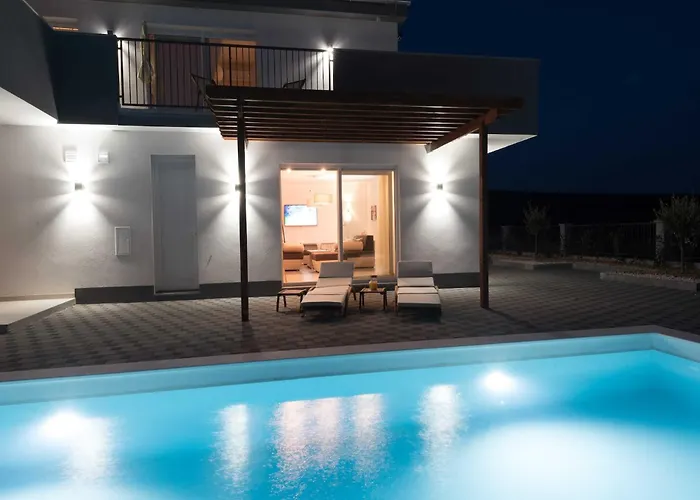 Luxury Escape With Swimming Pool & Modern Design - Four Bedroom With Private Pool 1 * Debeljak