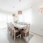 Vila Luxury Escape With Swimming Pool & Modern Design - Four Bedroom With Private Pool 1 Debeljak