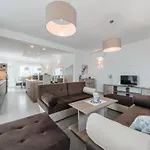 Luxury Escape With Swimming Pool & Modern Design - Four Bedroom With Private Pool 1 *