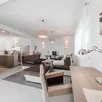 Vila Luxury Escape With Swimming Pool & Modern Design - Four Bedroom With Private Pool 1 Debeljak