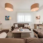 Luxury Escape With Swimming Pool & Modern Design - Four Bedroom With Private Pool 1 Debeljak