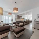 Vila Luxury Escape With Swimming Pool & Modern Design - Four Bedroom With Private Pool 1 *