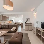 Vila Luxury Escape With Swimming Pool & Modern Design - Four Bedroom With Private Pool 1 Debeljak