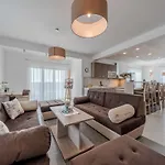 Luxury Escape With Swimming Pool & Modern Design - Four Bedroom With Private Pool 1 * Debeljak