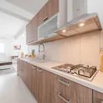 Luxury Escape With Swimming Pool & Modern Design - Four Bedroom With Private Pool 1 Debeljak