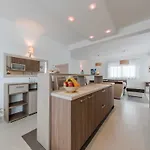 Vila Luxury Escape With Swimming Pool & Modern Design - Four Bedroom With Private Pool 1 *