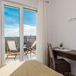 Luxury Escape With Swimming Pool & Modern Design - Four Bedroom With Private Pool 1 Vila *