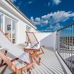 Luxury Escape With Swimming Pool & Modern Design - Four Bedroom With Private Pool 1 Vila *