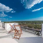 Luxury Escape With Swimming Pool & Modern Design - Four Bedroom With Private Pool 1 Vila Debeljak