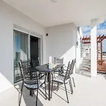 Vila Luxury Escape With Swimming Pool & Modern Design - Four Bedroom With Private Pool 1 Debeljak