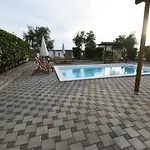 Luxury Escape With Swimming Pool & Modern Design - Four Bedroom With Private Pool 1 Vila Debeljak