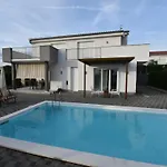 Vila Luxury Escape With Swimming Pool & Modern Design - Four Bedroom With Private Pool 1