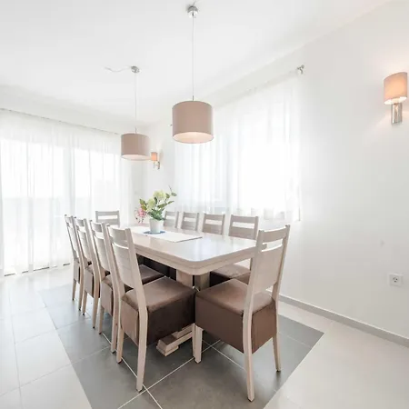 Вилла Luxury Escape With Swimming Pool & Modern Design - Four Bedroom With Private Pool 1 Debeljak