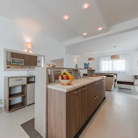 Вилла Luxury Escape With Swimming Pool & Modern Design - Four Bedroom With Private Pool 1 *