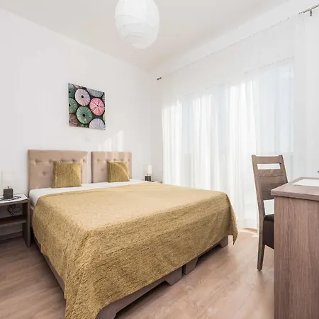 Luxury Escape With Swimming Pool & Modern Design - Four Bedroom With Private Pool 1 * Debeljak