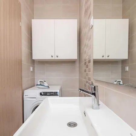 Luxury Escape With Swimming Pool & Modern Design - Four Bedroom With Private Pool 1 Willa