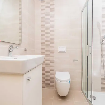 Luxury Escape With Swimming Pool & Modern Design - Four Bedroom With Private Pool 1 Willa *
