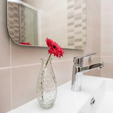 Willa Luxury Escape With Swimming Pool & Modern Design - Four Bedroom With Private Pool 1 *