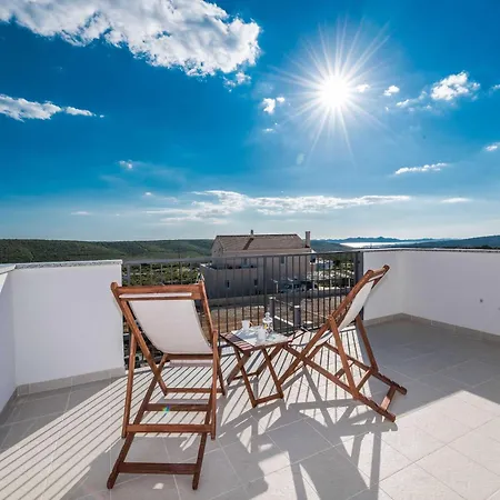 Luxury Escape With Swimming Pool & Modern Design - Four Bedroom With Private Pool 1 Villa *