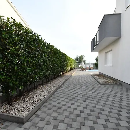 Luxury Escape With Swimming Pool & Modern Design - Four Bedroom With Private Pool 1 *
