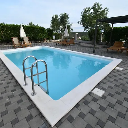 Вилла Luxury Escape With Swimming Pool & Modern Design - Four Bedroom With Private Pool 1