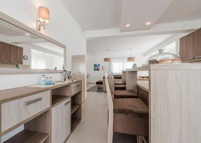 Luxury Escape With Swimming Pool & Modern Design - Four Bedroom With Private Pool 1 * Debeljak