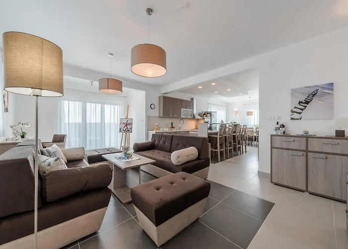 Вилла Luxury Escape With Swimming Pool & Modern Design - Four Bedroom With Private Pool 1 *