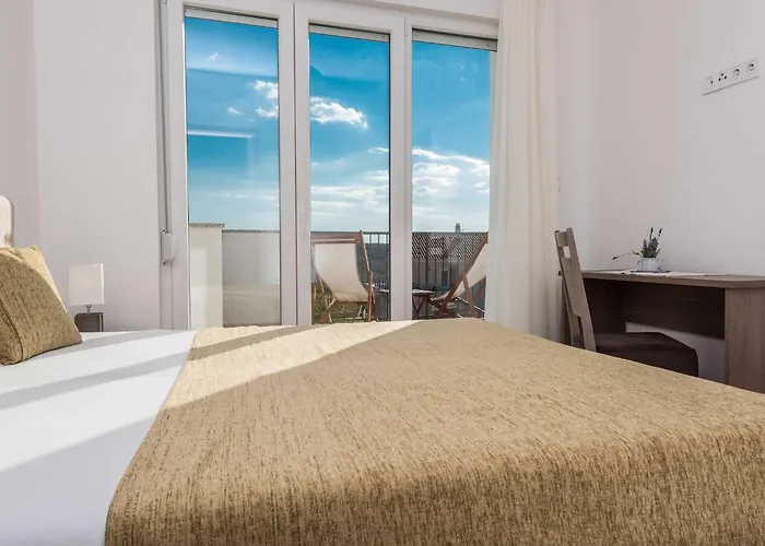 Luxury Escape With Swimming Pool & Modern Design - Four Bedroom With Private Pool 1
